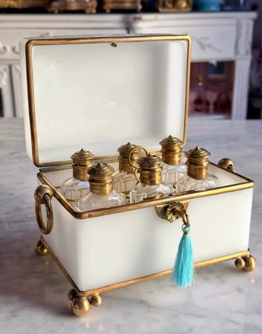 Opaline casket